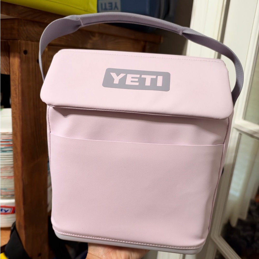 YETI Light Pink Soft Cooler Tote day trip 6l